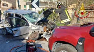 Cagli - Auto contro furgone, ferito conducente